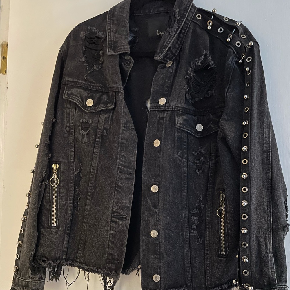 Signature 8 distressed jean jacket